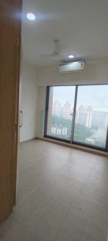 Room in 2 BHK Apartment at Kanakia Silicon Valley, Powai – for Rent
