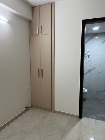 Room in 3.5 BHK Apartment at Smart World Gems, Sector 89 – for Rent