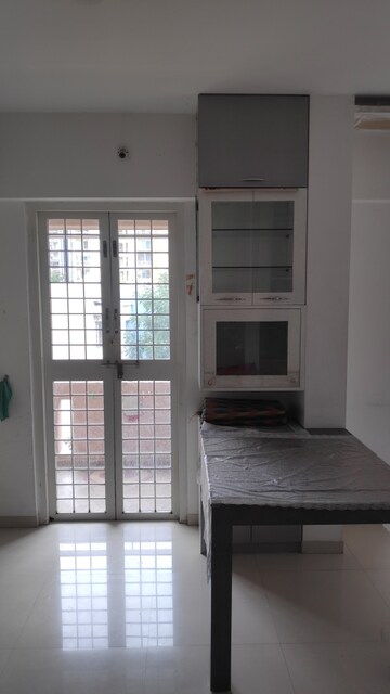 Room in 2 BHK Apartment at Tingre Star Max, Dhanori – for Rent