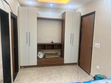 Room in 1 RK Apartment at Sushant Lok I – for Rent
