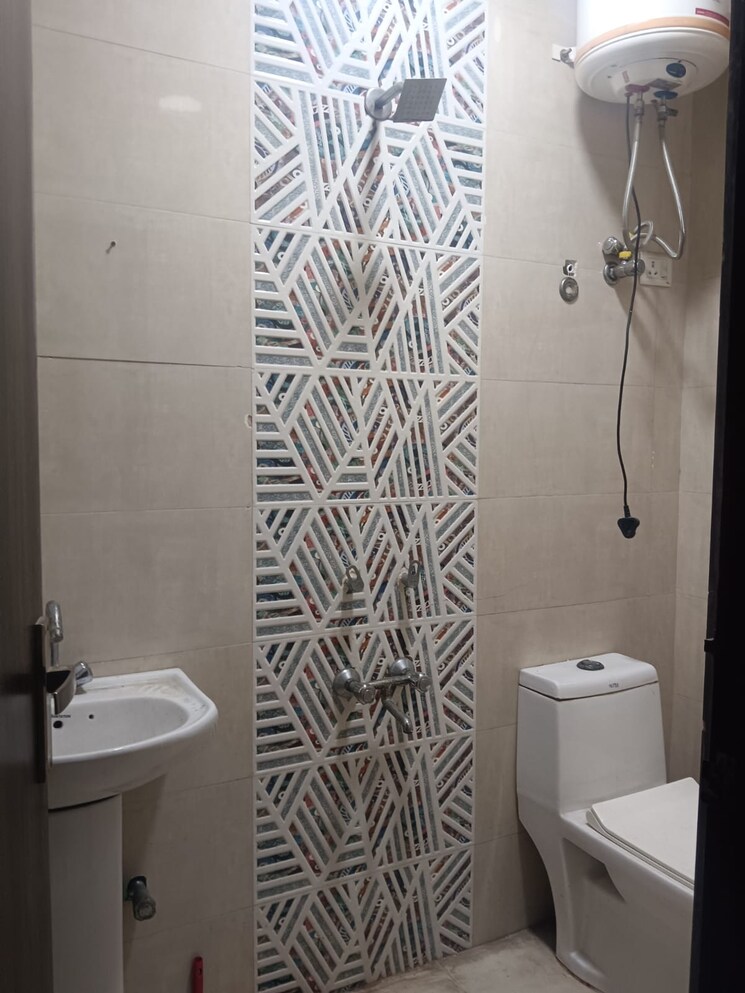 Bathroom, malviya nagar 2 Bedroom 750 Sq.Ft. Builder Floor In Malviya Nagar Delhi 9077363