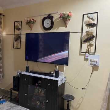 Furnished Amenities in 2.5 BHK Villa at Sector 23a – for Rent