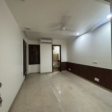 Room in 3 BHK Builder Floor at Uday Park – for Rent