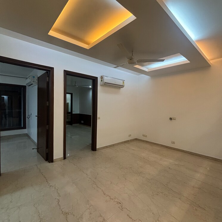 Room, uday park 3 Bedroom 1957 Sq.Ft. Builder Floor In Uday Park Delhi 9077361