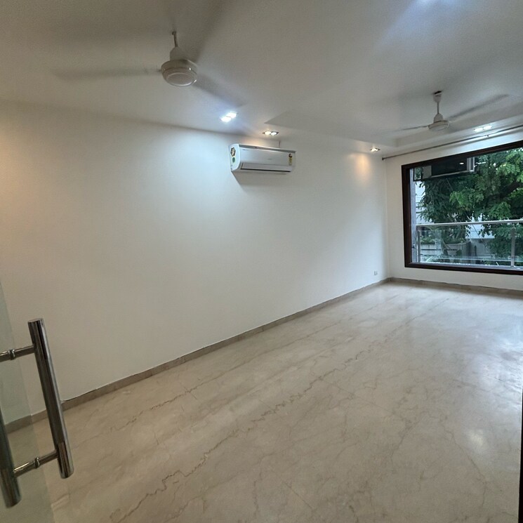 Room, uday park 3 Bedroom 1957 Sq.Ft. Builder Floor In Uday Park Delhi 9077361