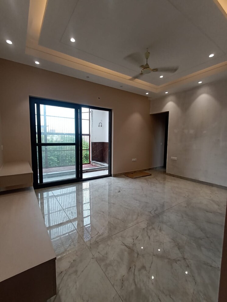 Room, rwa-apartments-sector-72 3 Bedroom 2500 Sq.Ft. Builder Floor In Sector 72 Noida 9077392