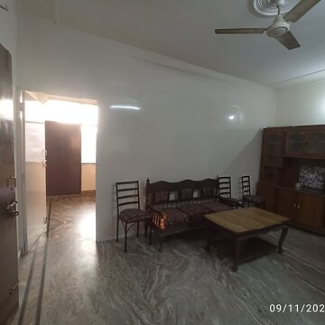 Living Room in 1.5 BHK Villa at Sector 21 – for Rent