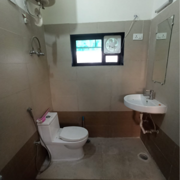 Bathroom in 1.5 BHK Villa at Sector 21 – for Rent