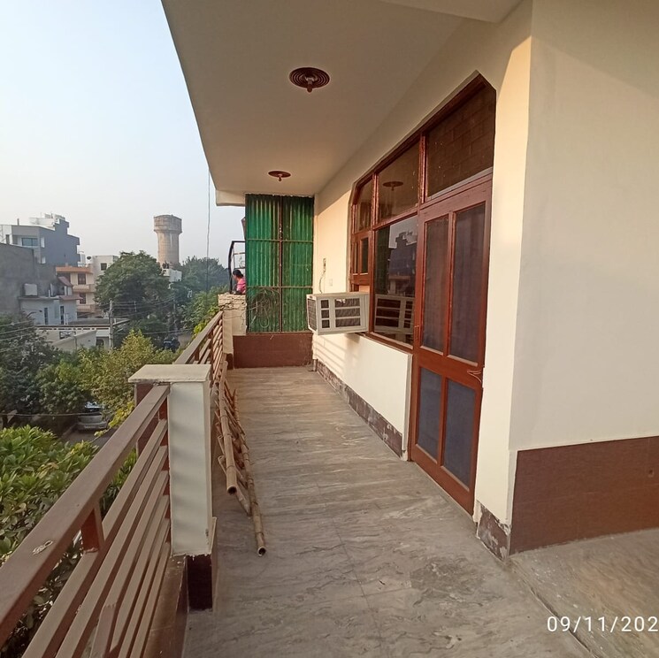 Balcony, sector 21 1.5 Bedroom 600 Sq.Ft. Villa In Sector 21 Gurgaon 9077418