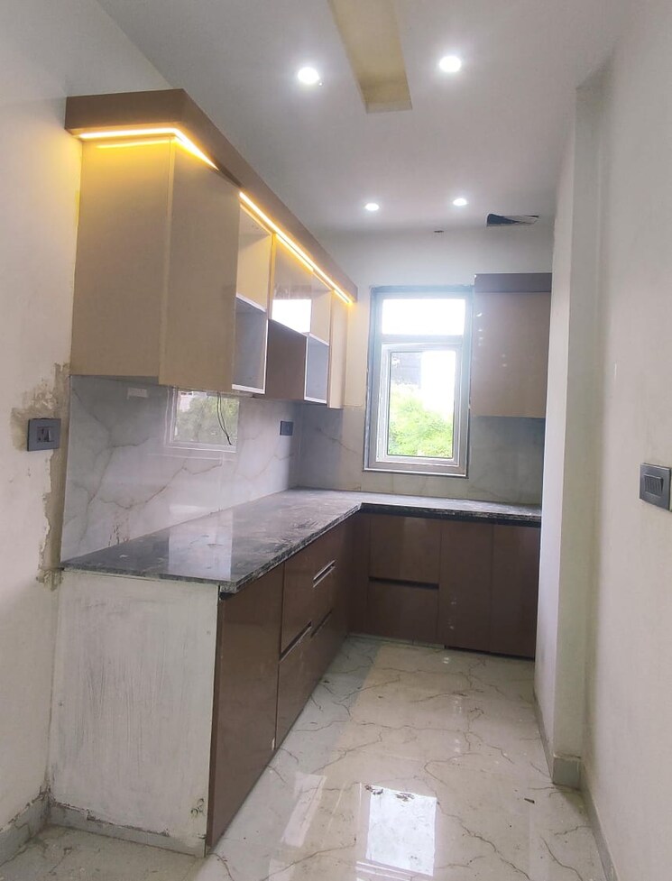 Kitchen, sector 73 3 Bedroom 1350 Sq.Ft. Builder Floor In Sector 73 Noida 9077417