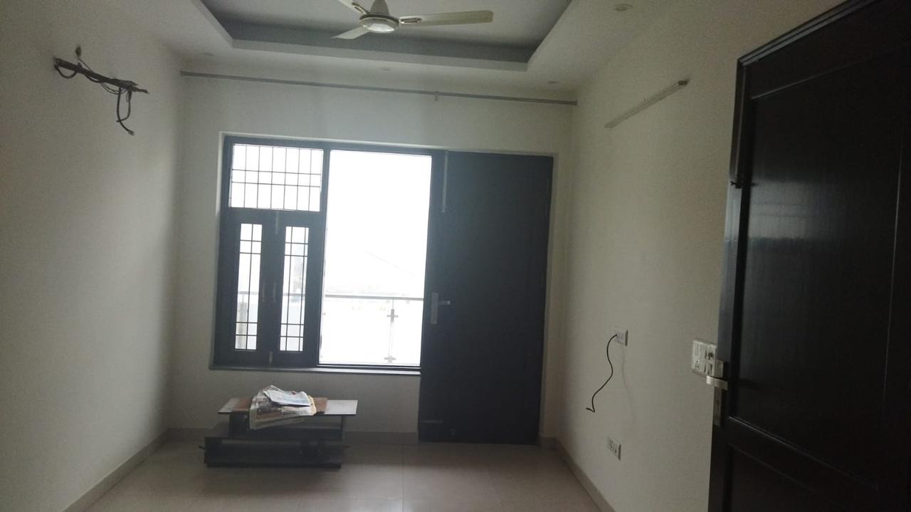 2 BHK Apartment For Rent in Unitech Uniworld Gardens 2