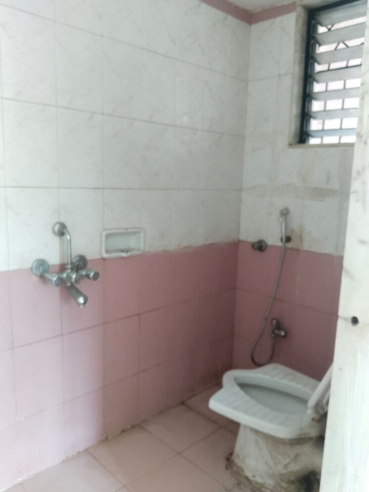 Bathroom, prasanna-prabha-chs 2 Bedroom 1000 Sq.Ft. Apartment In Kharghar Sector 4 Navi Mumbai 9077455
