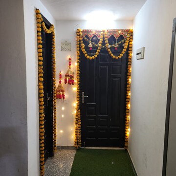Building Lobby in 3.5 BHK Apartment at Prateek Stylome, Sector 45 – for Rent