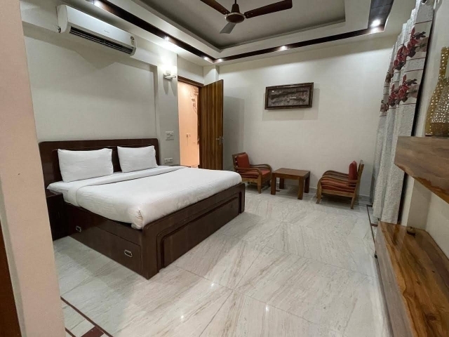 3 BHK + Pooja Room Independent House For Rent in Sector 40