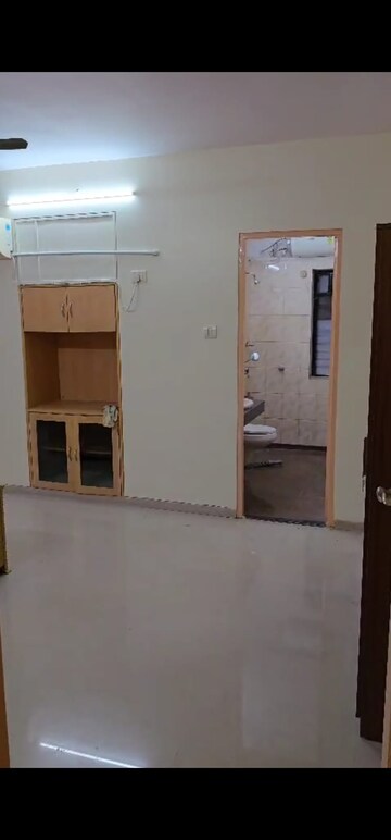 Room in 3 BHK Apartment at Vasant Valley Complex, Malad East – for Rent