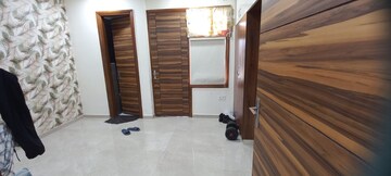 Parking in 2 BHK Builder Floor at RPS Palm Drive, Sector 88 – for Rent