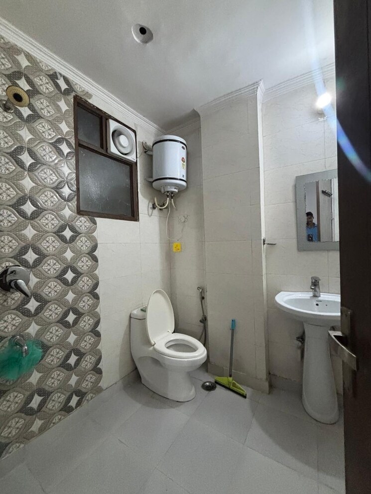 Bathroom, saket 3 Bedroom 1800 Sq.Ft. Apartment In Saket Delhi 9077528