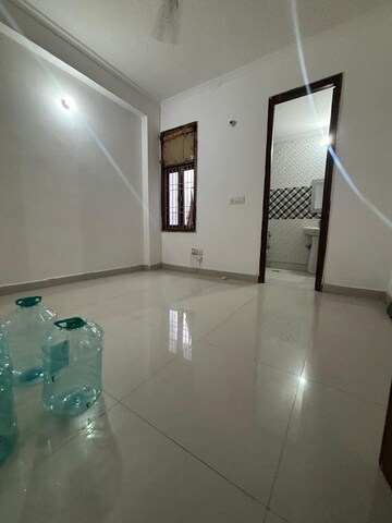 Room in 3 BHK Apartment at Saket – for Rent