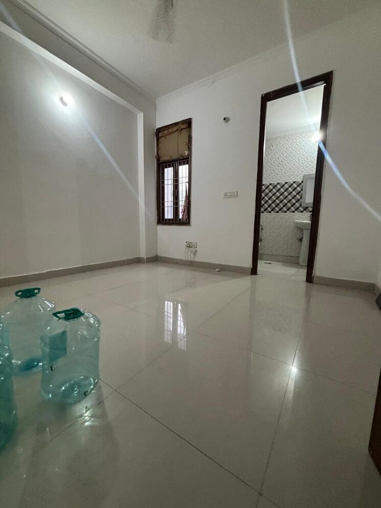 Room, saket 3 Bedroom 1800 Sq.Ft. Apartment In Saket Delhi 9077528