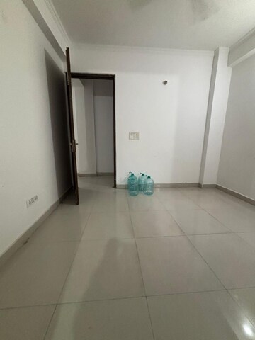 Room in 3 BHK Apartment at Saket – for Rent