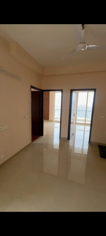 Room in 3 BHK Apartment at Amrapali Dream Valley, Tech Zone 4 Greater Noida – for Rent