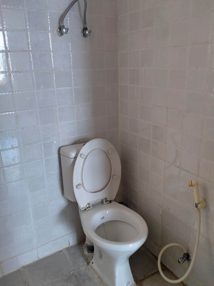 Bathroom, tulip-white 3 Bedroom 1326 Sq.Ft. Apartment In Sector 69 Gurgaon 9077621