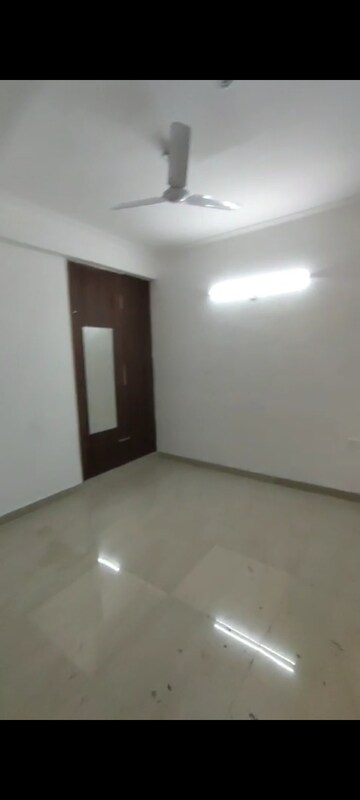 Room in 2 BHK Apartment at Supertech Ecovillage I, Sector 1 Greater Noida – for Rent