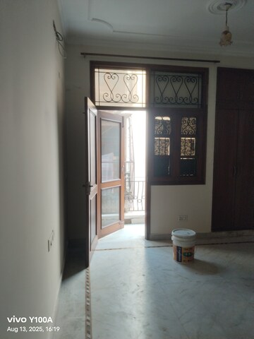 Room in 4 BHK Apartment at Sarita Vihar Pocket-C RWA, Sarita Vihar – for Rent
