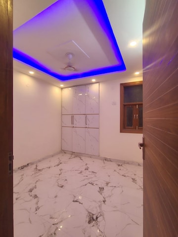 Room in 3 BHK Builder Floor at Panchsheel Vihar – for Rent