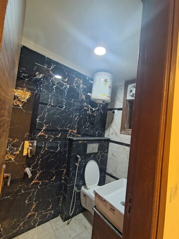 Furnished Amenities in 3 BHK Builder Floor at Panchsheel Vihar – for Rent