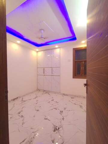 Room in 3 BHK Builder Floor at Panchsheel Vihar – for Rent