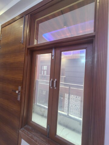 Room in 3 BHK Builder Floor at Panchsheel Vihar – for Rent
