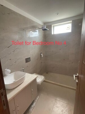 Team Area in 4 BHK Builder Floor at Saket – for Sale