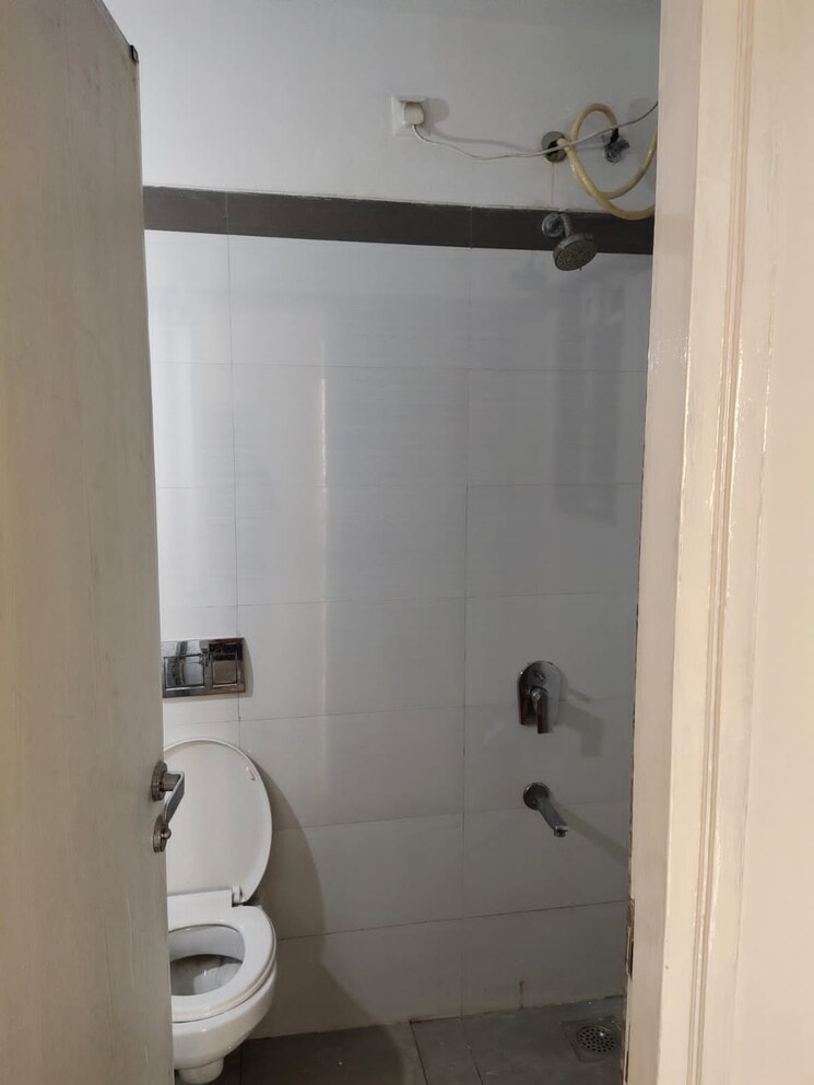 Bathroom, rustomjee-azziano-wing-d 2 Bedroom 641 Sq.Ft. Apartment In Thane West Thane 9077664