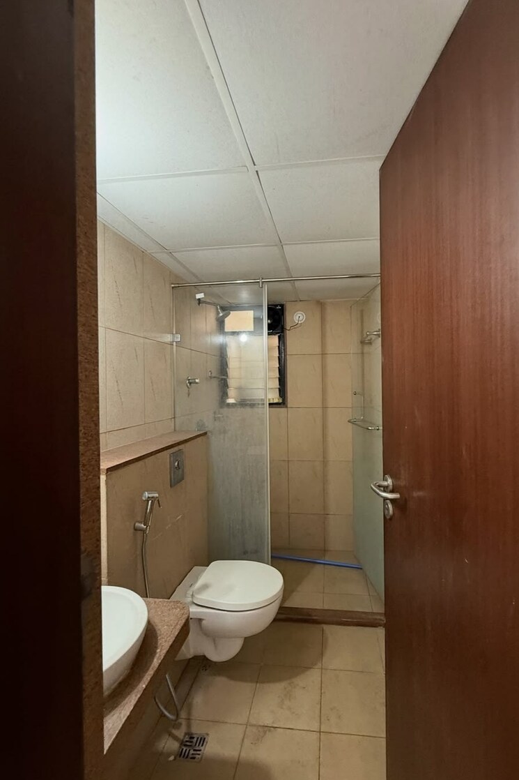 Bathroom, shapoorji-pallonji-joyville-gurgaon 3 Bedroom 1852 Sq.Ft. Apartment In Sector 102 Gurgaon 9077679