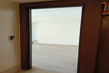Room in 3 BHK Apartment at Runwal Avenue, Kanjurmarg East – for Sale