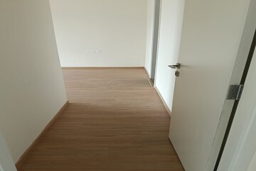 Room in 3 BHK Apartment at Runwal Avenue, Kanjurmarg East – for Sale