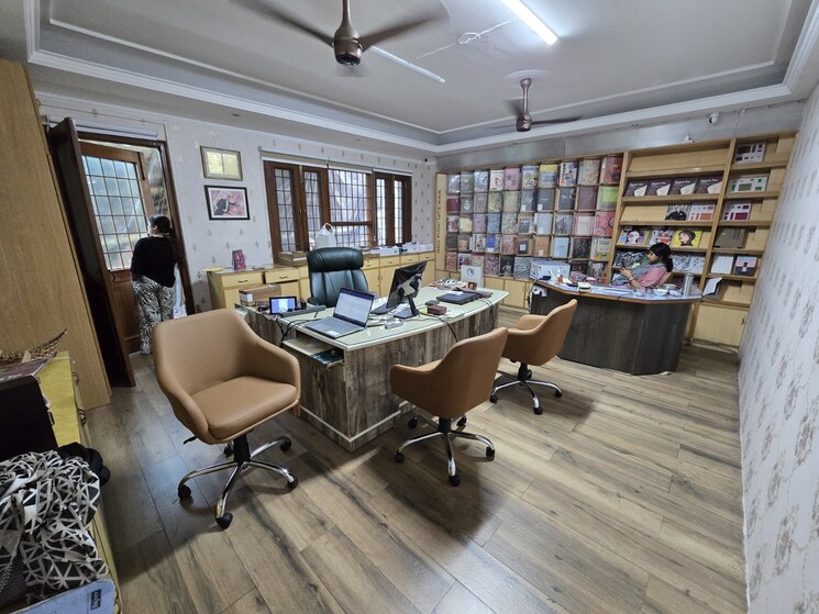 Gym, saket 4 Bedroom 500 Sq.Yd. Builder Floor In Saket Delhi 9077769