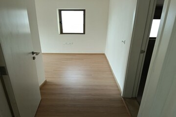 Room in 3 BHK Apartment at Runwal Avenue, Kanjurmarg East – for Sale