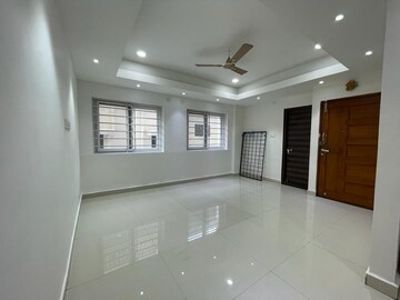 Room in 4 BHK Apartment at Jubilee Hills – for Sale