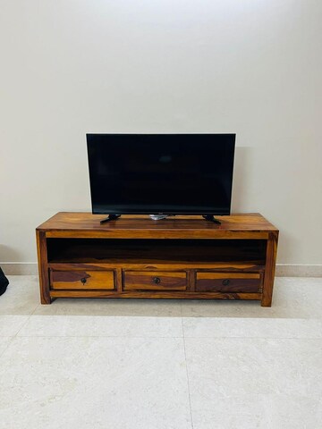 Furnished Amenities in 3 BHK Apartment at DLF The Ultima, Sector 81 – for Rent