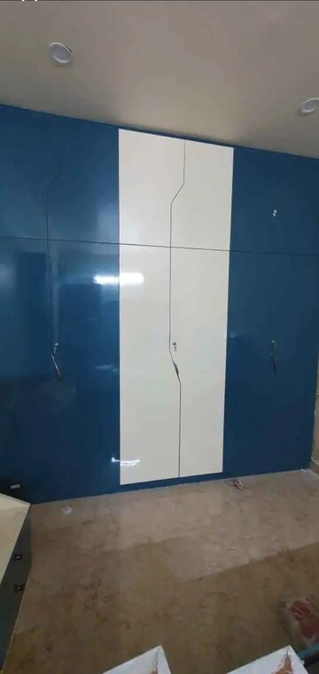 Furnished Amenities in 4 BHK Builder Floor at Saket – for Rent