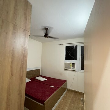 Room in 2 BHK Apartment at Tulip Lemon, Sector 70 – for Rent