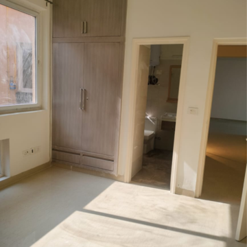 Room in 4 BHK Apartment at Tulip Purple, Sector 70 – for Rent