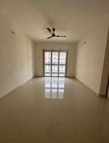 Room in 2 BHK Apartment at Kohinoor Viva City, Dhanori – for Rent