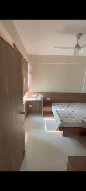 Furnished Amenities in 2 BHK Apartment at Signature Global Synera, Sector 81 – for Rent