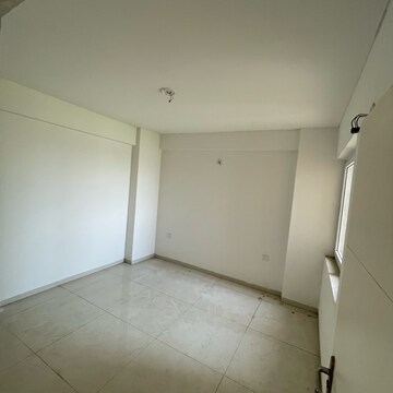 Room in 3 BHK Apartment at Tulip White, Sector 69 – for Rent
