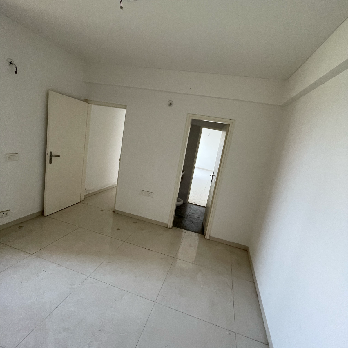 3 BHK + Extra Room 1326 Sq.Ft. Apartment in Tulip White