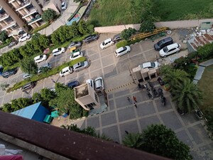 Team Area in 2.5 BHK Apartment at Signature Global Synera, Sector 81 – for Sale