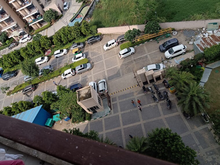 Team Area, signature-global-synera 2.5 Bedroom 735 Sq.Ft. Apartment In Sector 81 Gurgaon 9077847